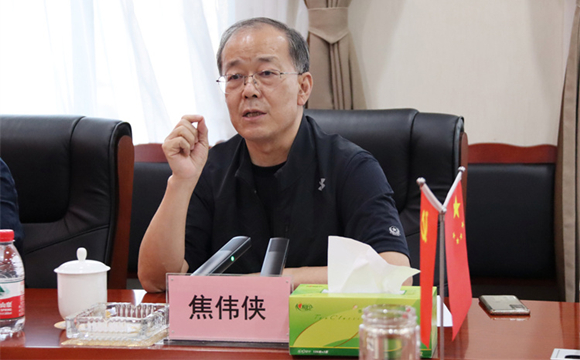 四川省委省政府決策咨詢委員會、西財智庫領(lǐng)導專家蒞臨四川棉麻集團指導工作