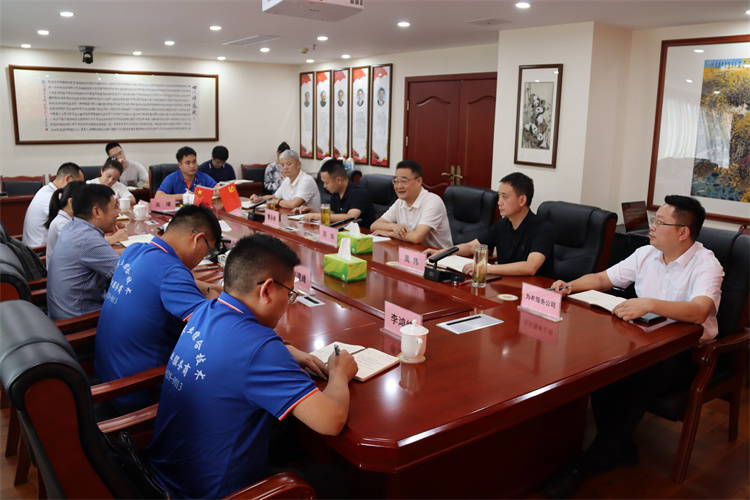 鄧華會(huì)見蒙牛集團(tuán)常溫營(yíng)銷中心、成都天杰有機(jī)農(nóng)業(yè)發(fā)展有限公司相關(guān)負(fù)責(zé)人一行